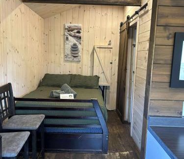Notre-Dame-Auxiliatrice-de-Buckland House | Chalet le Coyote Lac, Micro Ferme, Sentier Du Domaine, Vue Sur Les Monts, Idéal 2 4 Personnes