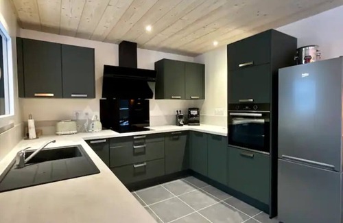 Gerbepal Ski Chalet | Chalet 'Les 2 Marmottes' with Mountain View, Private Terrace and Wi-Fi