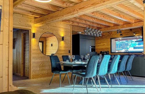 Les Deux Alpes Ski Chalet | CHALET LOUNE sleeps 14 with jacuzzi and sauna