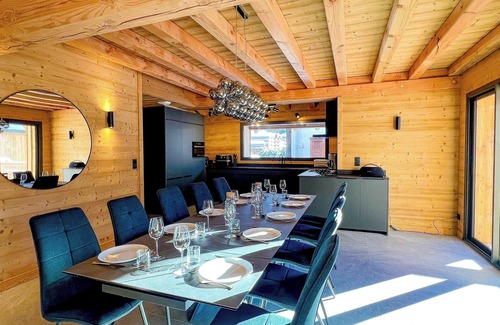 Les Deux Alpes Ski Chalet | CHALET LOUNE sleeps 14 with jacuzzi and sauna