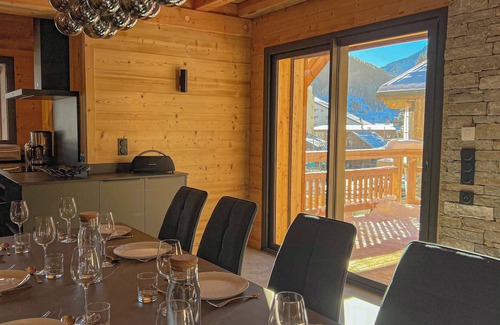 Les Deux Alpes Ski Chalet | CHALET LOUNE sleeps 14 with jacuzzi and sauna