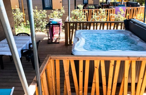 Lourmarin Ski Chalet | Chalet Luberon - 35m2 - 2 Schlafzimmer + Jacuzzi 4 Personen
