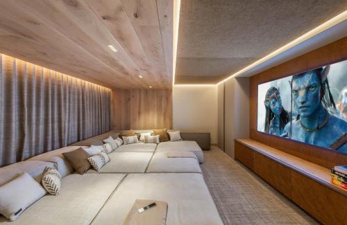 Courchevel Ski Chalet | Chalet luxueux à Courchevel avec piscine, cinéma, salle de sport et service complet - FR-1-562-71