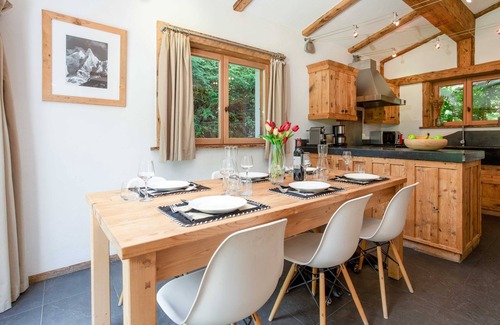 Chamonix City Centre Cottage | Chalet Martinique - a self catered chalet that sleeps 6 guests in 3 bedrooms