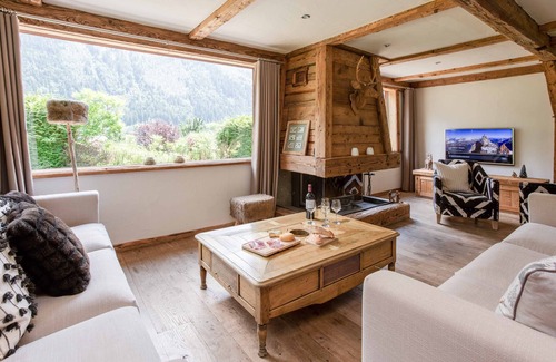 Chamonix City Centre Cottage | Chalet Martinique - a self catered chalet that sleeps 6 guests in 3 bedrooms