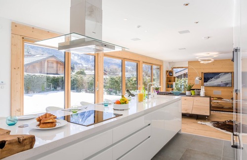 Chamonix-Mont-Blanc Ski Chalet | Chalet Montana - a self catered chalet that sleeps 12 guests in 5 bedrooms