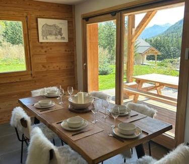 La Salle-les-Alpes Ski Chalet | Chalet Nanouk