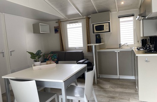 Rijkevorsel Ski Chalet | Chalet near Antwerp with Pool Access