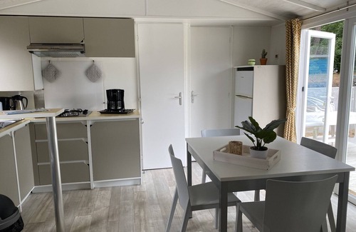 Rijkevorsel Ski Chalet | Chalet near Antwerp with Pool Access