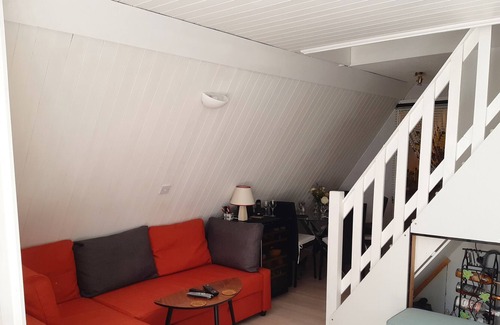 Martin Apartment | Chalet No. 53, in Kingsdown, Kent is a charming holiday chalet sleeping 6 people in 2 bedrooms. This