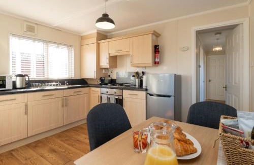 Cullachie Resort | Chalet Osprey Lodge by Interhome