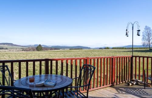 Cullachie Resort | Chalet Osprey Lodge by Interhome