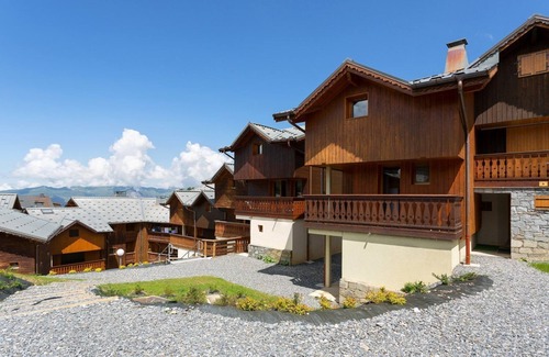 Plagne Soleil Ski Chalet | Chalet Privé 8p, départ et retour ski aux pieds
