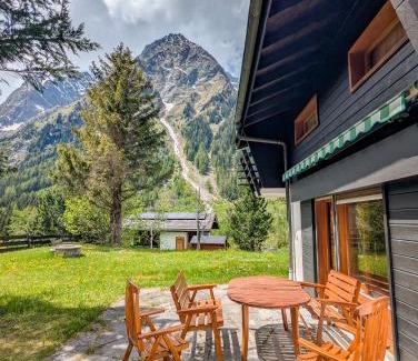 Orsieres Apartment | Chalet privé avec vue panoramique, terrasse et jardin