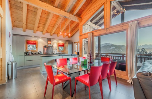 Randogne Ski Chalet | Chalet Renard Blanc is a luxurious yet cosy home for skiing , golf and hiking.