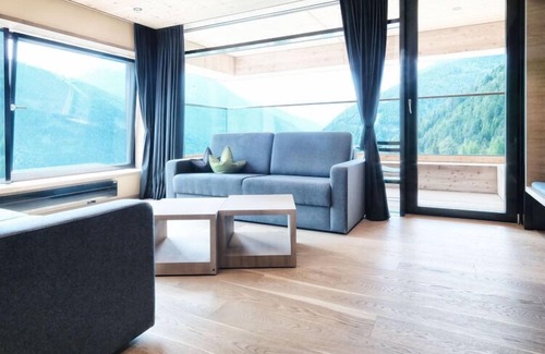 Großdorf Ski Chalet | Chalet Resort in Kals am Großglockner with Playroom