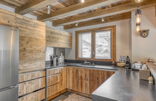 Le Planellet Ski Chalet | Chalet River Summary: