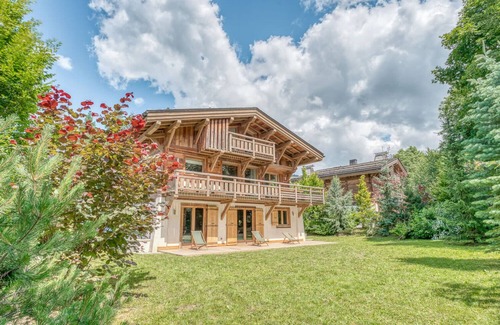 Le Planellet Ski Chalet | Chalet River Summary: