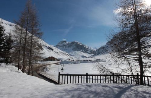 Val-d'Isere Ski Chalet | Chalet rustique chaleureux avec cheminée à Val-d'Isère - FR-1-694-219