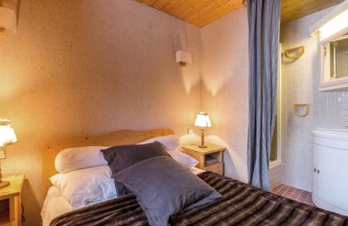Val-d'Isere Ski Chalet | Chalet rustique chaleureux avec cheminée à Val-d'Isère - FR-1-694-219