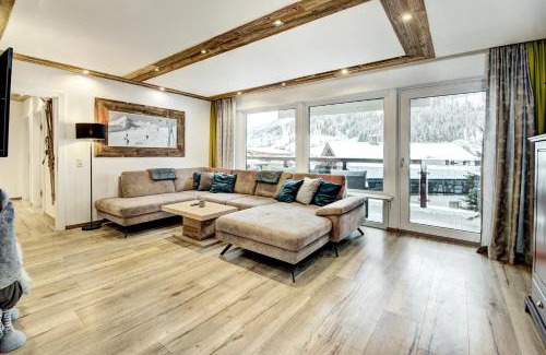 Kaprun House | Chalet Sabrina mit Außenpool im Sommer