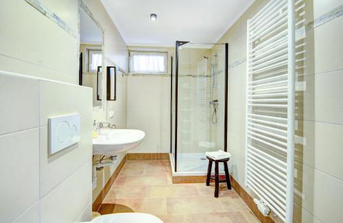Kaprun House | Chalet Sabrina mit Außenpool im Sommer