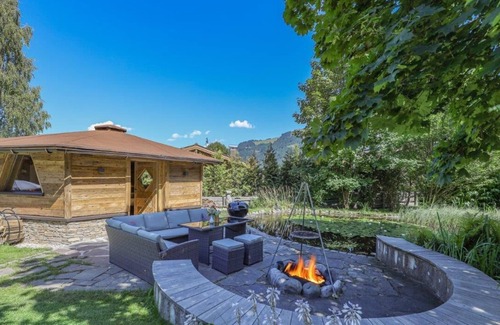Oberndorf bei Kitzbuhel House | Chalet Villa Rosa in the 5000 m² hotel garden - Rosenhof