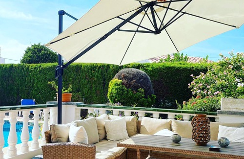 Cala en Porter Ski Chalet | Chalet 'Villa Jones' with Private Pool, Shared Terrace and Wi-Fi