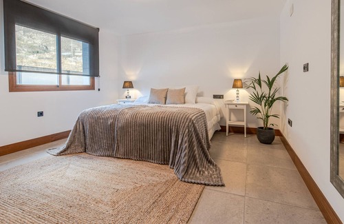 Molvizar Ski Chalet | Chalet 'Villa Palacio De Cristal' with Sea View, Wi-Fi and Air Conditioning