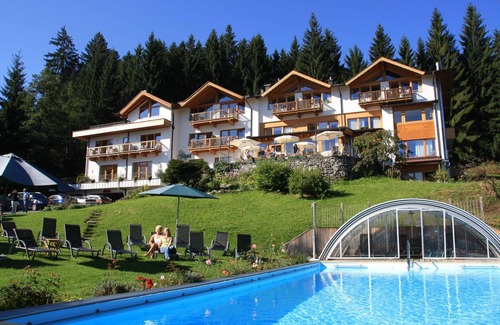 Oberndorf bei Kitzbuhel House | Chalet Villa Rosa im Gartenhotel Rosenhof bei Kitzbühel