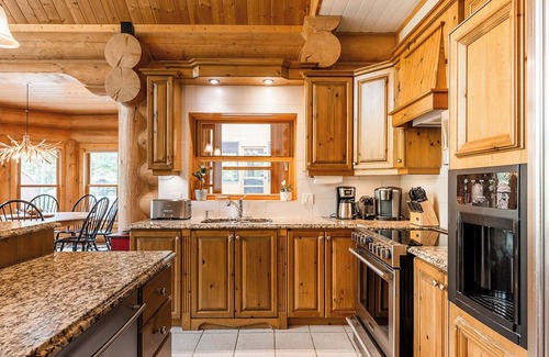 Fiddler Lake Resort Ski Chalet | Chalet White Rabbit at Fiddler Lake