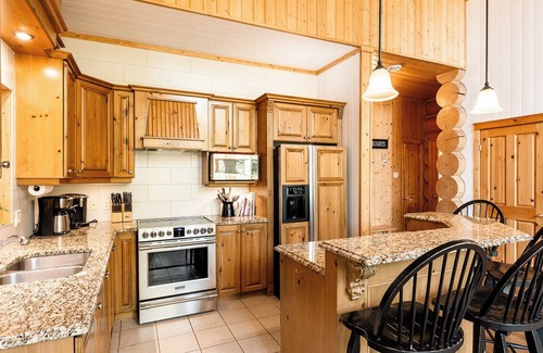 Fiddler Lake Resort Ski Chalet | Chalet White Rabbit at Fiddler Lake