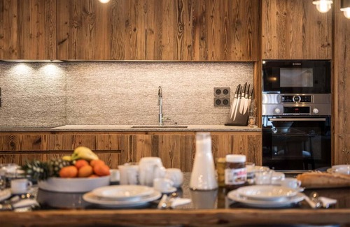 Le Fornet Ski Chalet | Chalet, wifi, sauna, terrace, fireplace or stove, parking, tv, ski locker, 150m², Val d'Isère