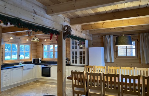 Le Devoluy Ski Chalet | Chalet with 4 bedrooms, sleeps 12 to 14, close to the snow front