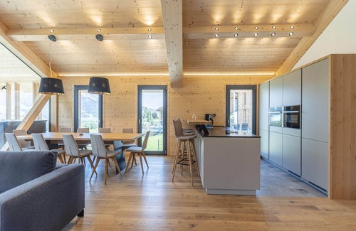 Haus im Ennstal Ski Chalet | Chalet with warm pool on terrace