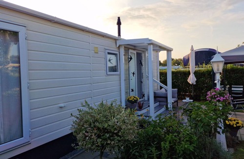 Renesse Ski Chalet | Chalet Zandput in Renesse, on the Julianahoeve campsite, 5 minutes from the beach