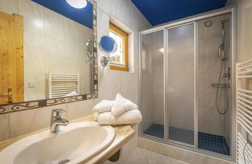 Fuegen Ski Chalet | Chalets Almdorf Zillertal, Fügen