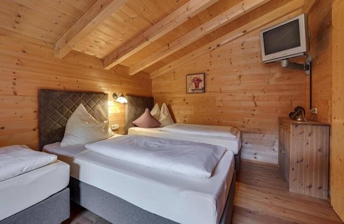 Fuegen Ski Chalet | Chalets Almdorf Zillertal, Fügen