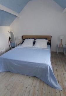 Bourges Bed & Breakfast | Chambre bleue avec accès plage