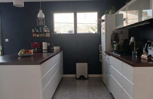 Offemont House | Chambre calme à la limite de Belfort, maison avec jardin proche du stade, du skatepark et de la rivière