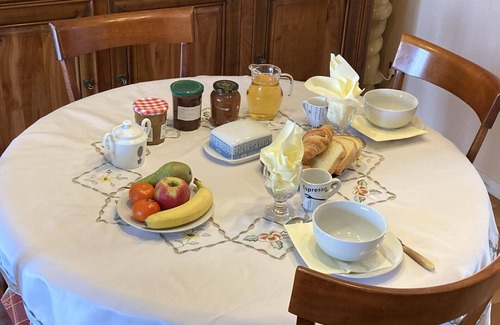 Voisins-le-Bretonneux Bed & Breakfast | CHAMBRE D'HÔTE CONFORTABLE
