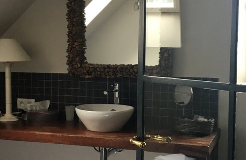 Centre Ville Rive Gauche House | Chambre Digue-Double room-Ensuite-Luxury-Garden View