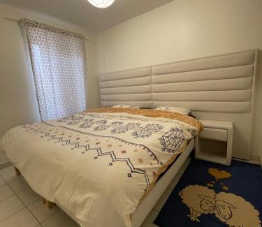Saint-Martin-Belle-Roche House | Chambre privée - Maison partagée