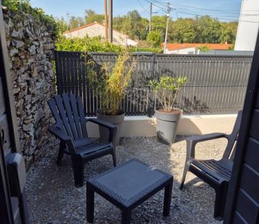Bouguenais Bed & Breakfast | Chambre indépendante avec terrasse extérieure proche aéroport et Nantes centre