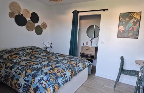 Bouguenais Bed & Breakfast | Chambre indépendante avec terrasse extérieure proche aéroport et Nantes centre