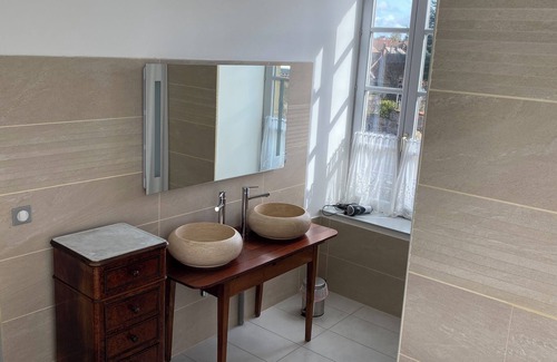 Montmarault Apartment | Chambre Jean in Château Camus