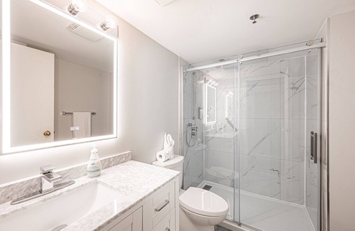 Saint-Sauveur Hotel | Chambre lit Queen avec balcon (25)
