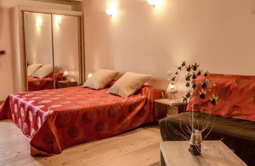 Le Clerjus Bed & Breakfast | Chambre Rubis: Élégance et Confort en Pleine Nature - FR-1-589-723
