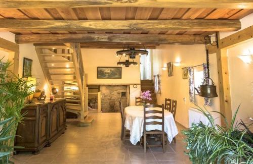 Le Clerjus Bed & Breakfast | Chambre Rubis: Élégance et Confort en Pleine Nature - FR-1-589-723