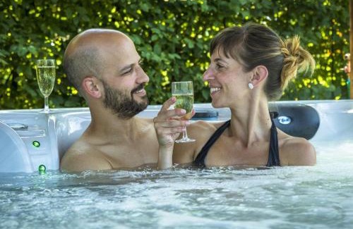 Le Clerjus Bed & Breakfast | Chambre Rubis: Élégance et Confort en Pleine Nature - FR-1-589-723
